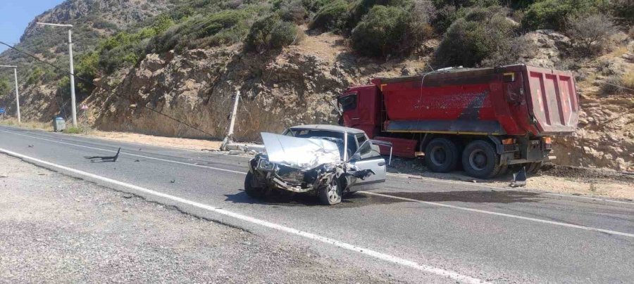 Otomobilin Hurdaya Döndüğü Kaza Ucuz Atlatıldı