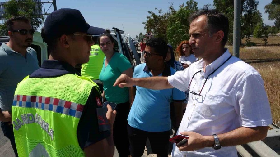 İki Otomobilin Çarpıştığı Kazada Şans Eseri Kimsenin Burnu Kanamadı