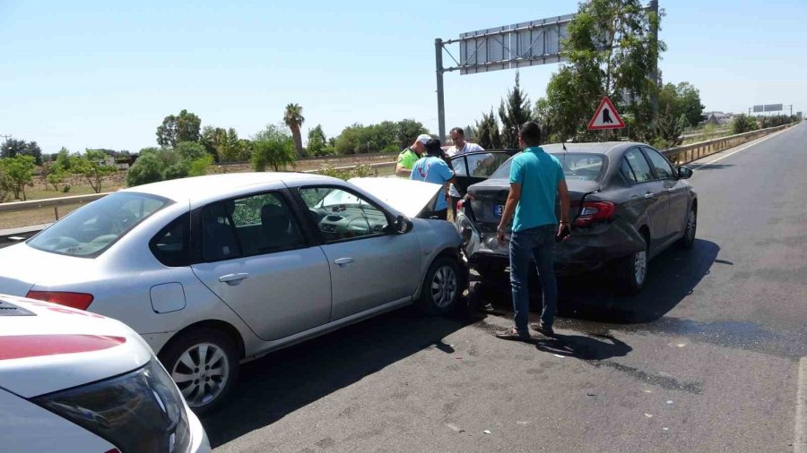 İki Otomobilin Çarpıştığı Kazada Şans Eseri Kimsenin Burnu Kanamadı