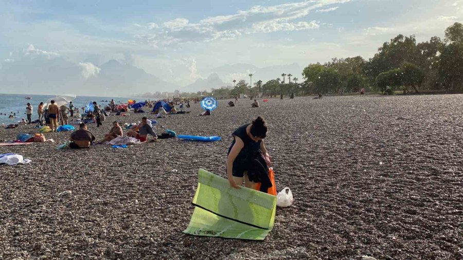 Antalya’da Yağmur Tatilcilere Zor Anlar Yaşattı, Gökkuşağı Teselli Oldu