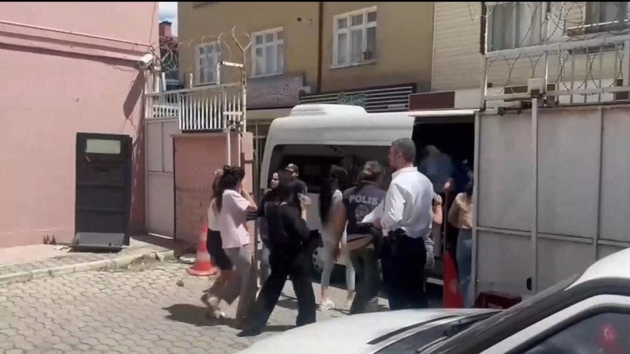 Konya Polisinden 34 Adrese Eş Zamanlı Fuhuş Operasyonu