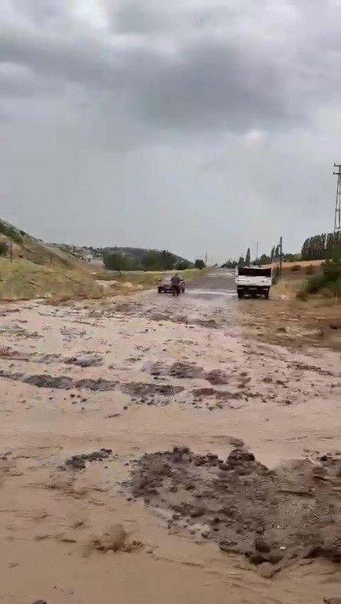 Niğde’de Sağanak Yağış Sele Neden Oldu