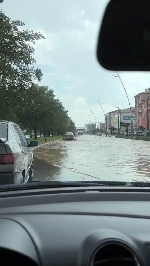 Niğde’de Sağanak Yağış Sele Neden Oldu