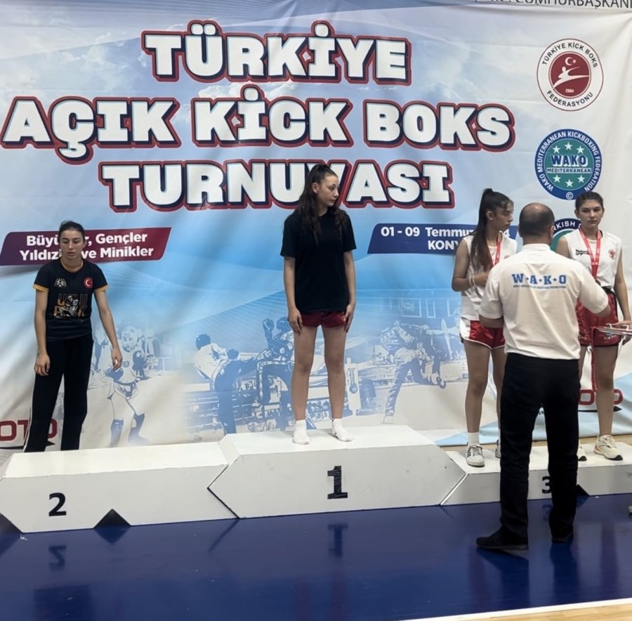 Eskişehirli Genç Sporcu 15 Yaşında Kick Boks Milli Takımına Girmeye Hak Kazandı