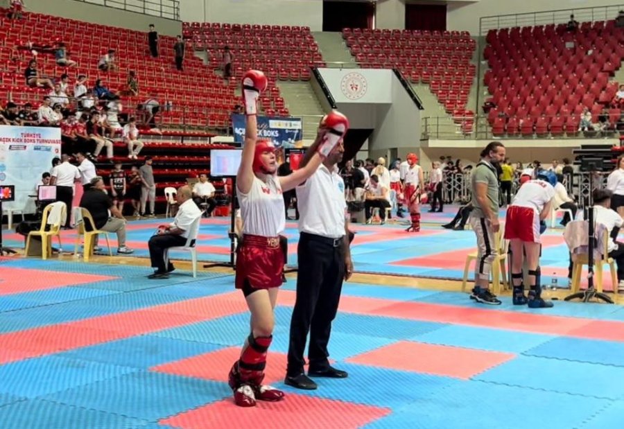 Eskişehirli Genç Sporcu 15 Yaşında Kick Boks Milli Takımına Girmeye Hak Kazandı