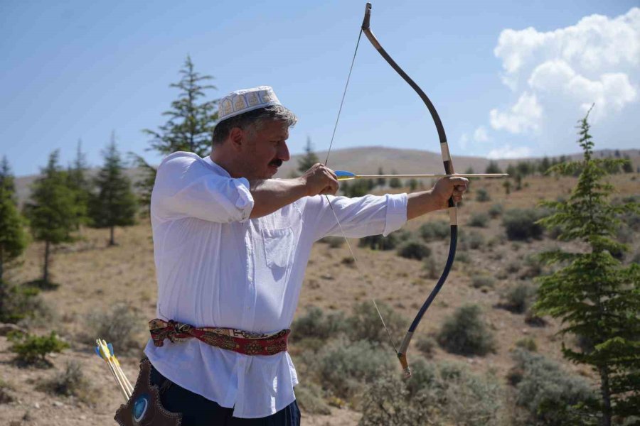 Niğde’de Geleneksel Parkur Okçuluğu Ömer Halis Demir Kahramanlık Kupası Yapıldı