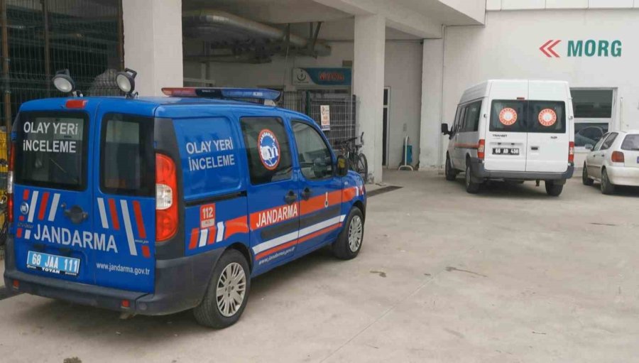 Virajı Alamayan Otomobil Önünde Giden Motosiklete Çarptı: 2 Ölü, 3 Yaralı