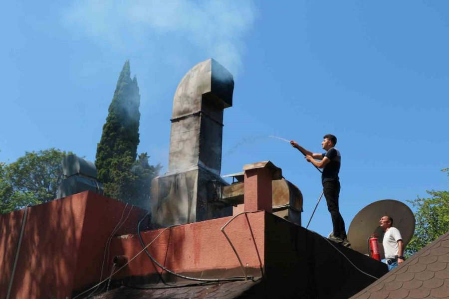 Kaleiçi’nde Yoğun Duman İtfaiyeyi Alarma Geçirdi