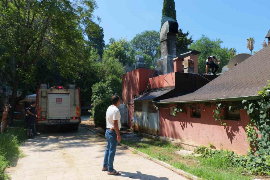 Kaleiçi’nde Yoğun Duman İtfaiyeyi Alarma Geçirdi