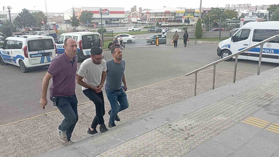 Karaman’da Öldürülen Kadın Son Yolculuğuna Uğurlandı