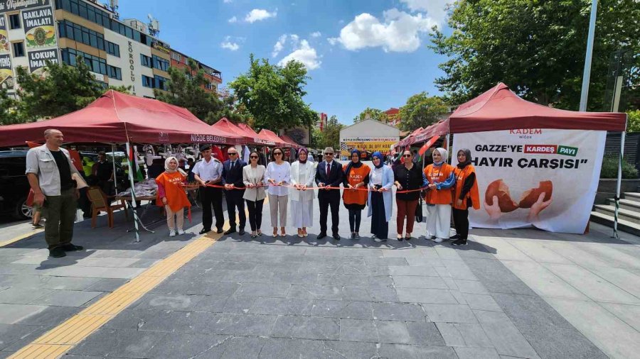 Niğdeli Kadınlar Gazze İçin Hayır Panayırı Açtı