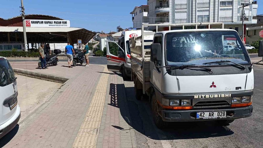 Kamyonun Altında Kalmaktan Kıl Payı Kurtuldular: 3 Yaralı