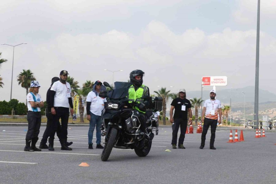 Motosiklet Sürücüleri Güvenli Sürüş Becerilerini Geliştiriyor