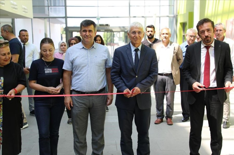 Eskişehir Teknik Üniversitesinde “15 Temmuz Demokrasi Ve Milli Birlik Günü” Fotoğraf Sergisi Açıldı