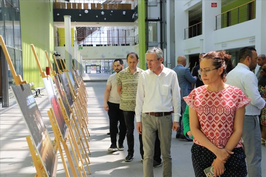 Eskişehir Teknik Üniversitesinde “15 Temmuz Demokrasi Ve Milli Birlik Günü” Fotoğraf Sergisi Açıldı