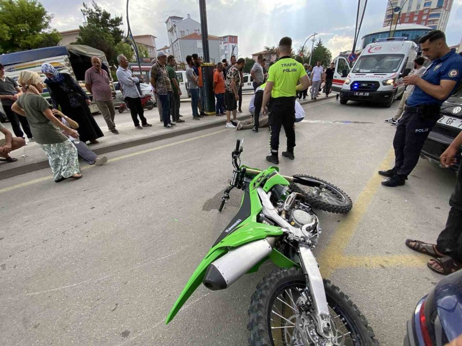 Konya’da Motosiklet Yayaya Çarptı: 2 Yaralı