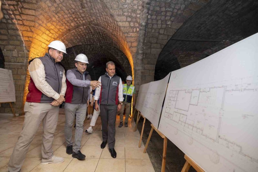 ’kent Müzesi’ Yapılacak Taş Bina’da Restorasyon Çalışmaları Sürüyor