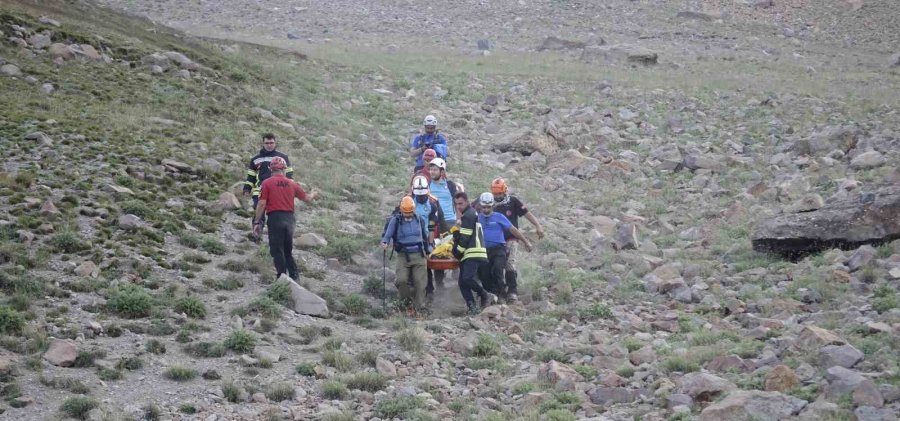 Erciyes’te Üzerlerine Kaya Düşen Dağcılar 6 Saatlik Operasyonla Kurtarıldı