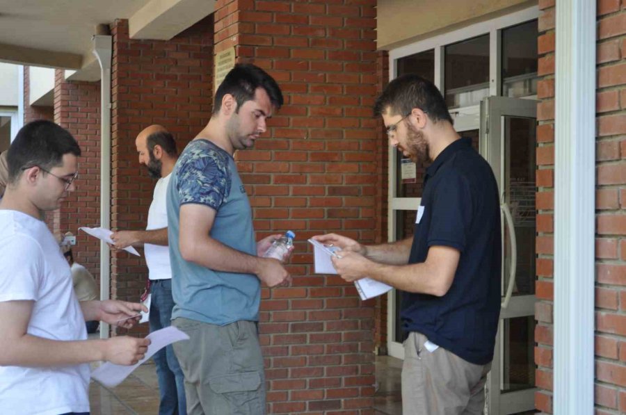 Kpss’ye Saniyelerle Geç Kalan Adaylar Kapıdan Geri Döndü