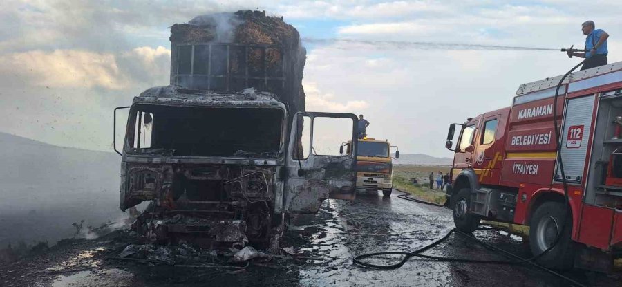 Saman Balyası Yüklü Tır Alev Alev Yandı