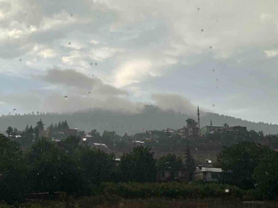 Mersin’de Şiddetli Yağış Hayatı Olumsuz Etkiledi