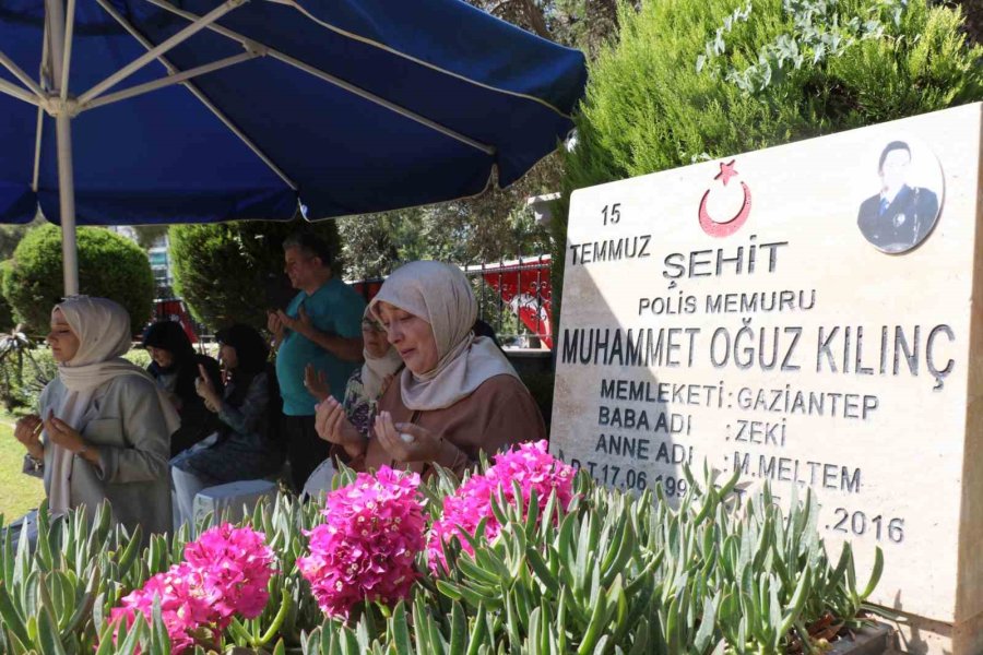 15 Temmuz Demokrasi Ve Milli Birlik Günü Etkinlikleri Şehit Mezarlarını Ziyaret İle Başladı