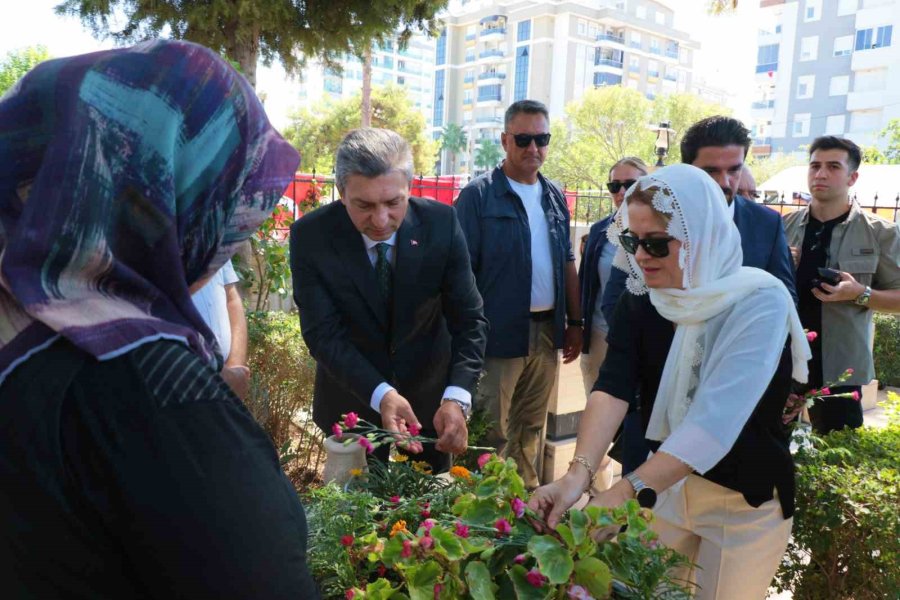 15 Temmuz Demokrasi Ve Milli Birlik Günü Etkinlikleri Şehit Mezarlarını Ziyaret İle Başladı