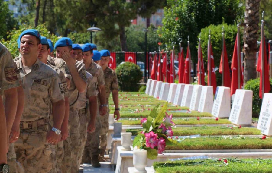 15 Temmuz Demokrasi Ve Milli Birlik Günü Etkinlikleri Şehit Mezarlarını Ziyaret İle Başladı