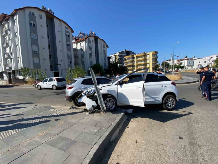 İki Otomobilin Çarpıştığı Kazada 1,5 Yaşındaki Bebek Yaralandı