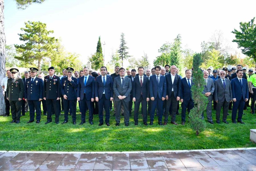 Karaman’da 15 Temmuz Demokrasi Ve Milli Birlik Günü Etkinlikleri Şehitlik Ziyaretiyle Başladı