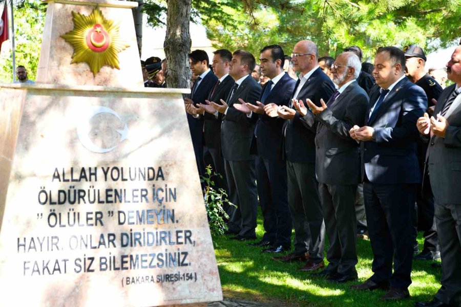 Karaman’da 15 Temmuz Demokrasi Ve Milli Birlik Günü Etkinlikleri Şehitlik Ziyaretiyle Başladı