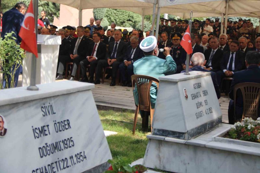 Hulusi Akar: "o Gece Her Türk’ün Asker Doğduğunu Tüm Dünyaya Gösterdik"