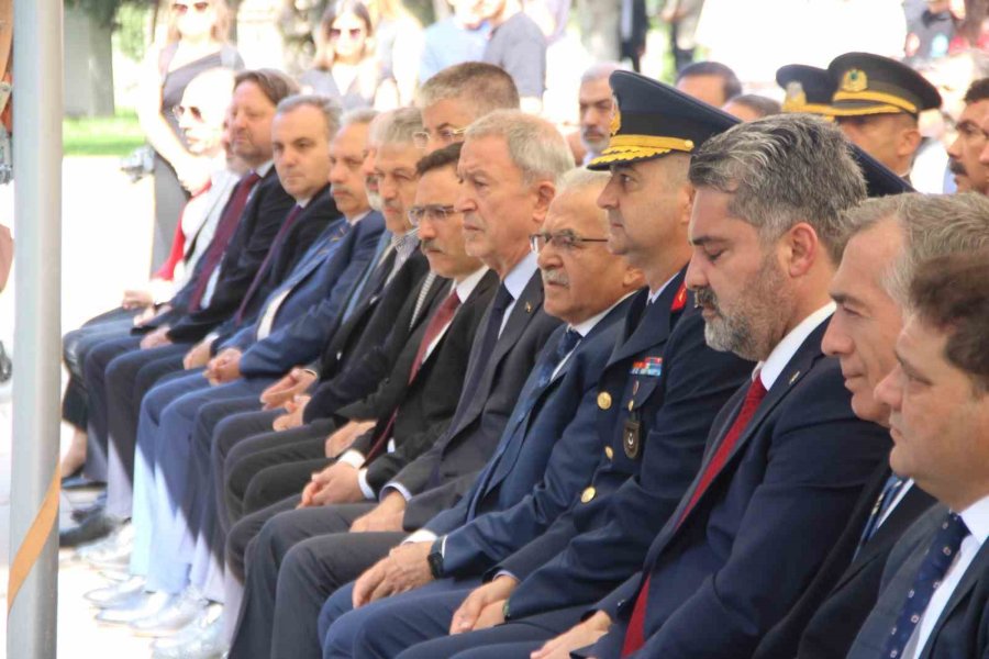 Hulusi Akar: "o Gece Her Türk’ün Asker Doğduğunu Tüm Dünyaya Gösterdik"