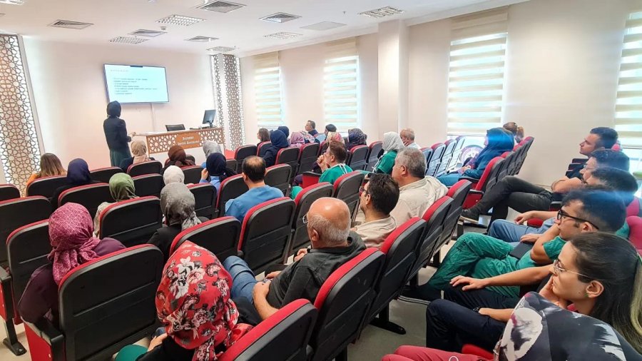 Sağlık Çalışanları Kırım Kongo Kanamalı Ateşi Hakkında Bilgilendirildi