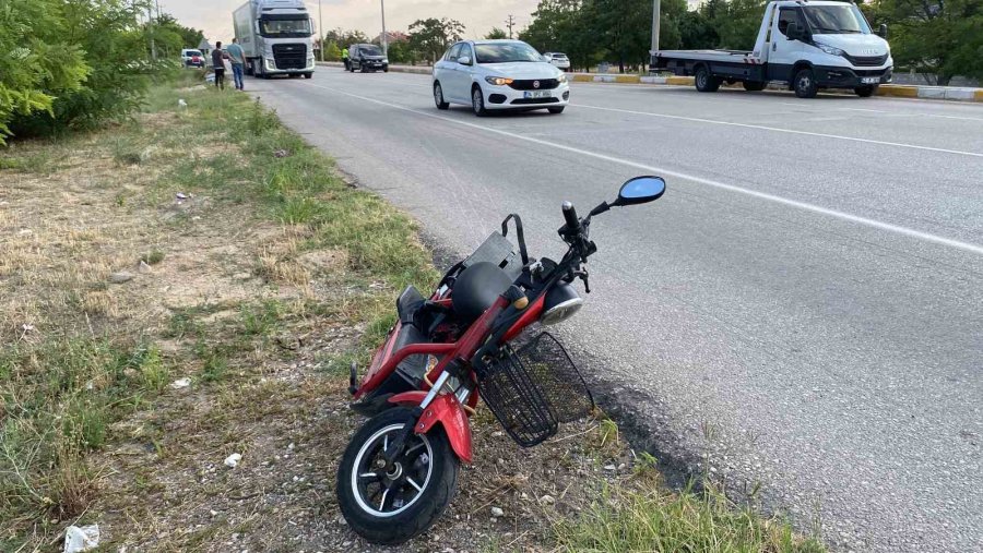 Konya’da Hafif Ticari Aracın Çarptığı Elektrikli Bisiklet Sürücüsü Hayatını Kaybetti