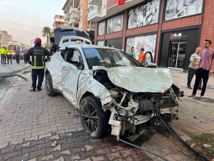 Feci Kazada Ölümden Döndü, Ambulans Yerine Polis Aracına Binmek Zorunda Kaldı