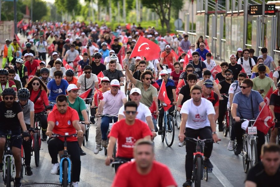 ’milletin Zaferi Bisiklet Turu’na Yoğun İlgi