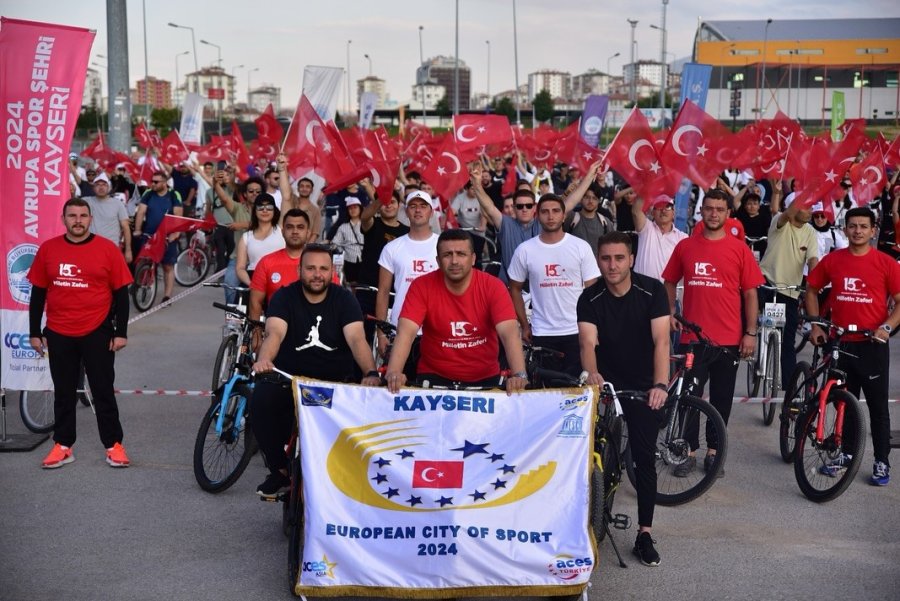 ’milletin Zaferi Bisiklet Turu’na Yoğun İlgi