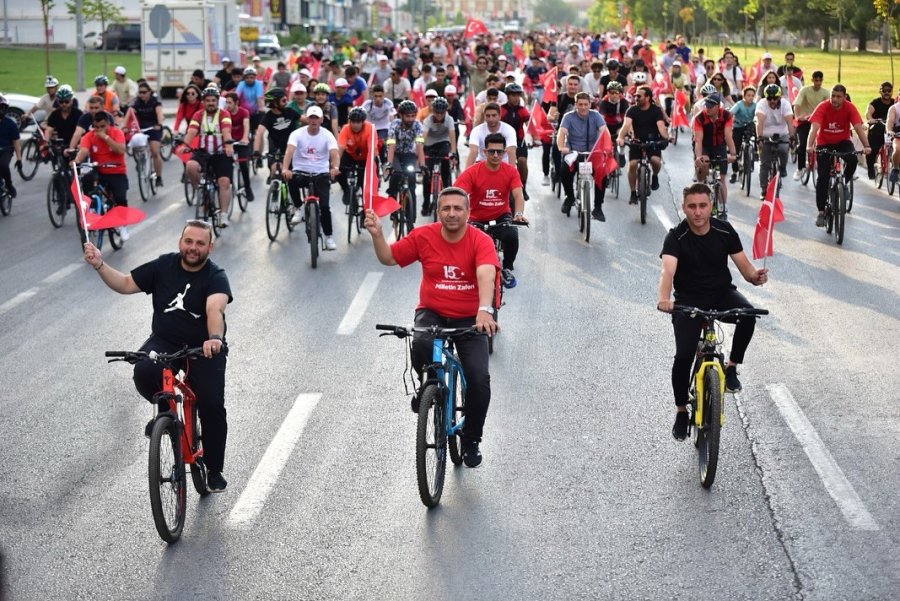 ’milletin Zaferi Bisiklet Turu’na Yoğun İlgi