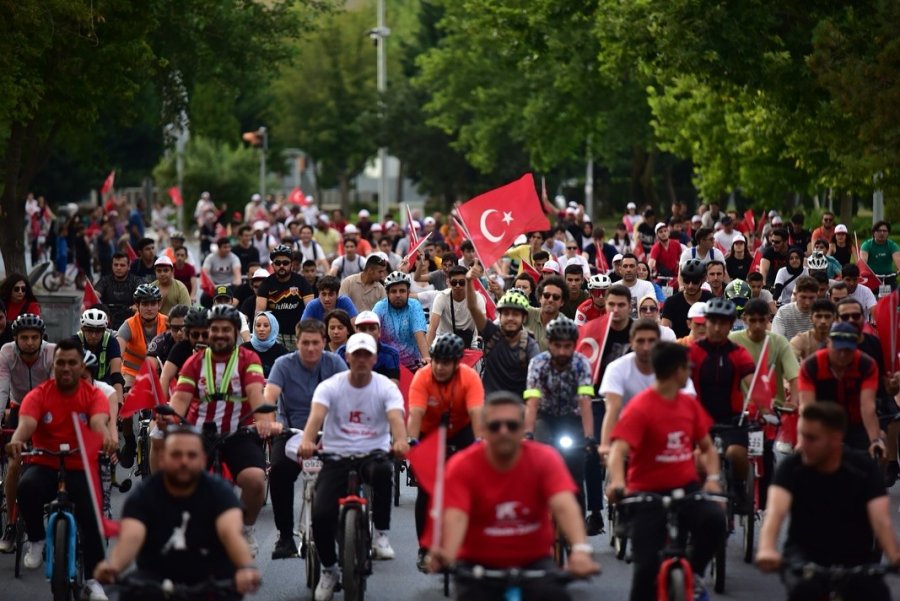 ’milletin Zaferi Bisiklet Turu’na Yoğun İlgi