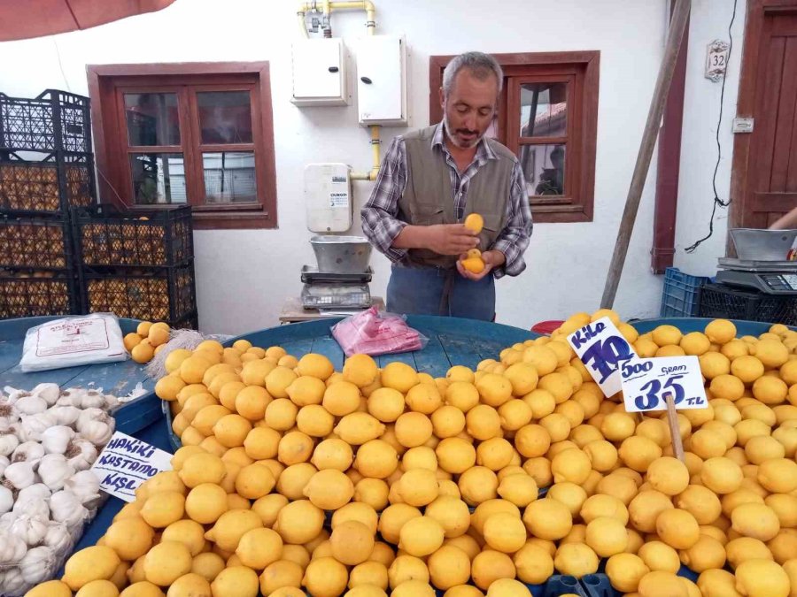 Pazarda Bile Kilosu 70 Liraya Dayanan Limon