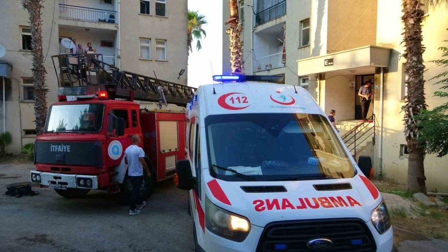 Yaşadığı Daireyi Ateşe Verdi, Linçten Polis Kurtardı