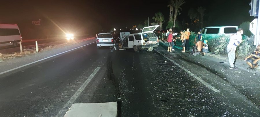 Manavgat’ta Trafik Kazası: 2 Yaralı