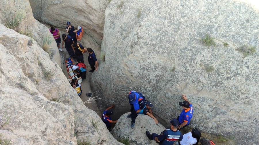 Soğanlı’da Yürüyüş Yaparken Düşerek Mahsur Kalan Turist Kurtarıldı