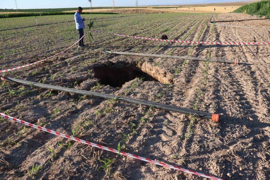 Aksaray’da Mısır Tarlasında Küçük Çaplı Obruk Oluştu