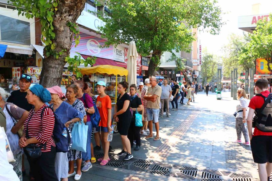 Antalya Büyükşehir Belediyesi 40 Bin Aşure İkram Edecek