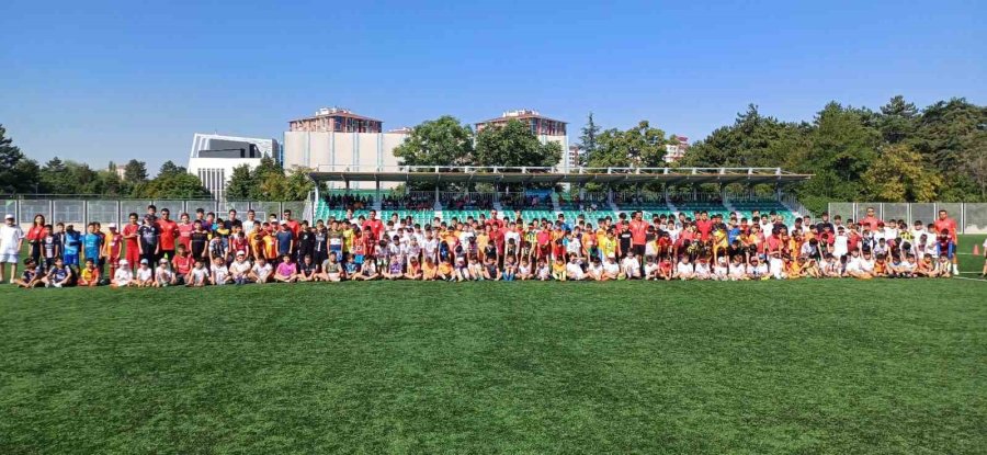 Büyükşehir’den 2 Bin 500 Kişi İle 1’inci Yaz Dönemi Spor Şenliği