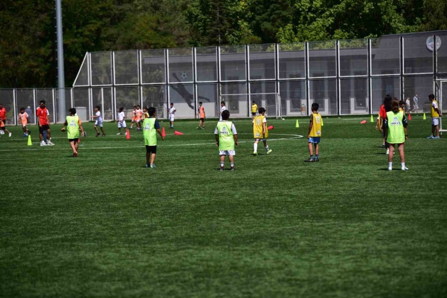 Büyükşehir’den 2 Bin 500 Kişi İle 1’inci Yaz Dönemi Spor Şenliği