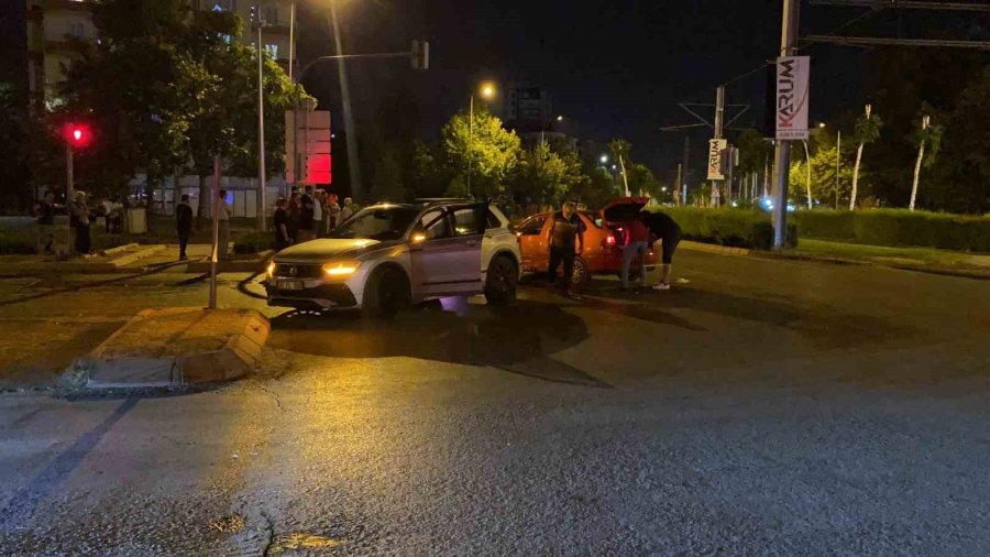 Kayseri’de 2 Otomobil Çarpıştı: 4 Yaralı