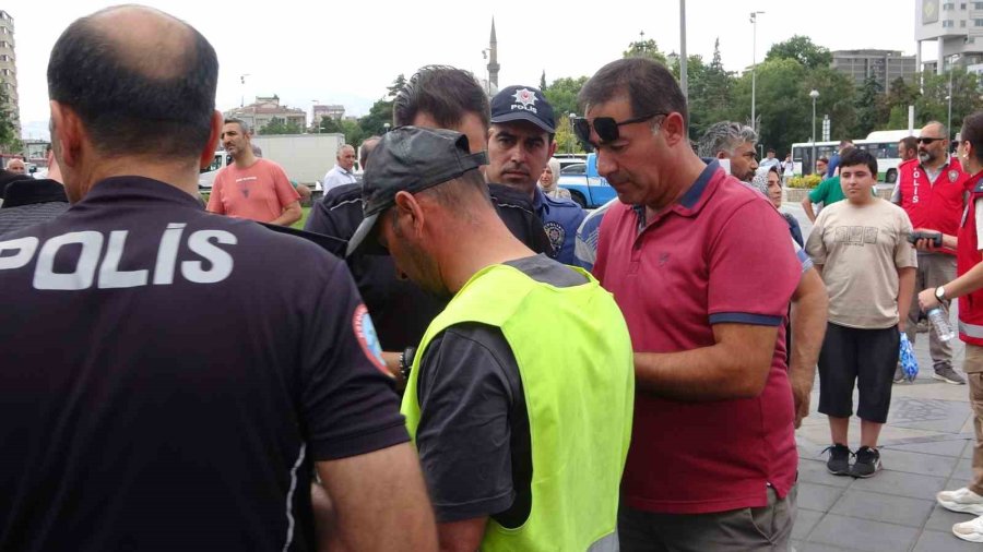 Kendini Yakmaya Çalışan Çekici Sürücüsünü Polis İkna Etti